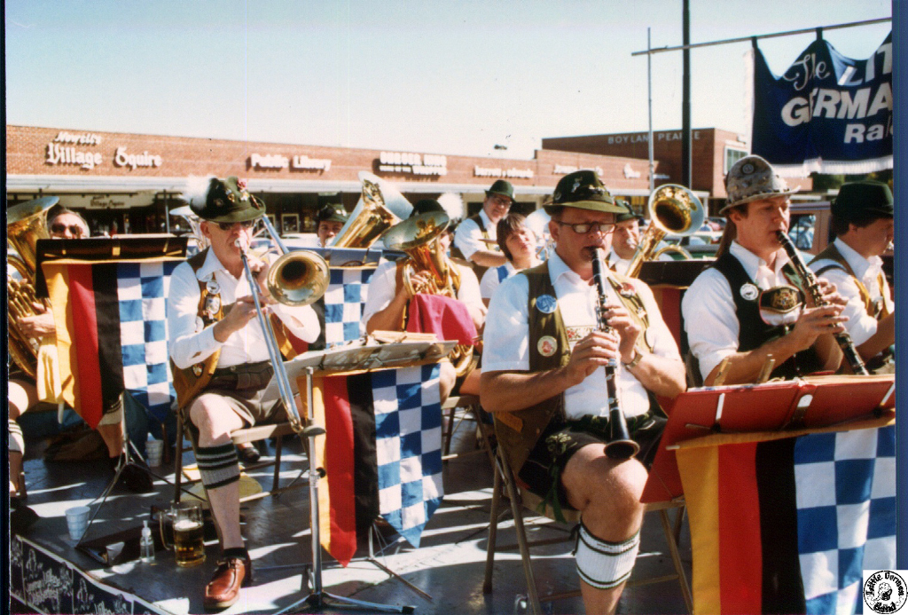 1981 10 08 10 Cameron Village Oktoberfest.jpg